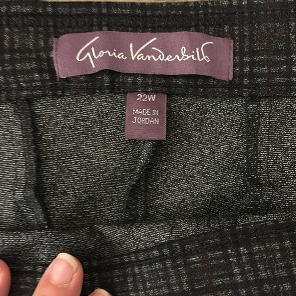 Gloria Vanderbilt Pull On Trouser. Size 22W. Color Black - Chambery Plaid - Picture 7 of 9